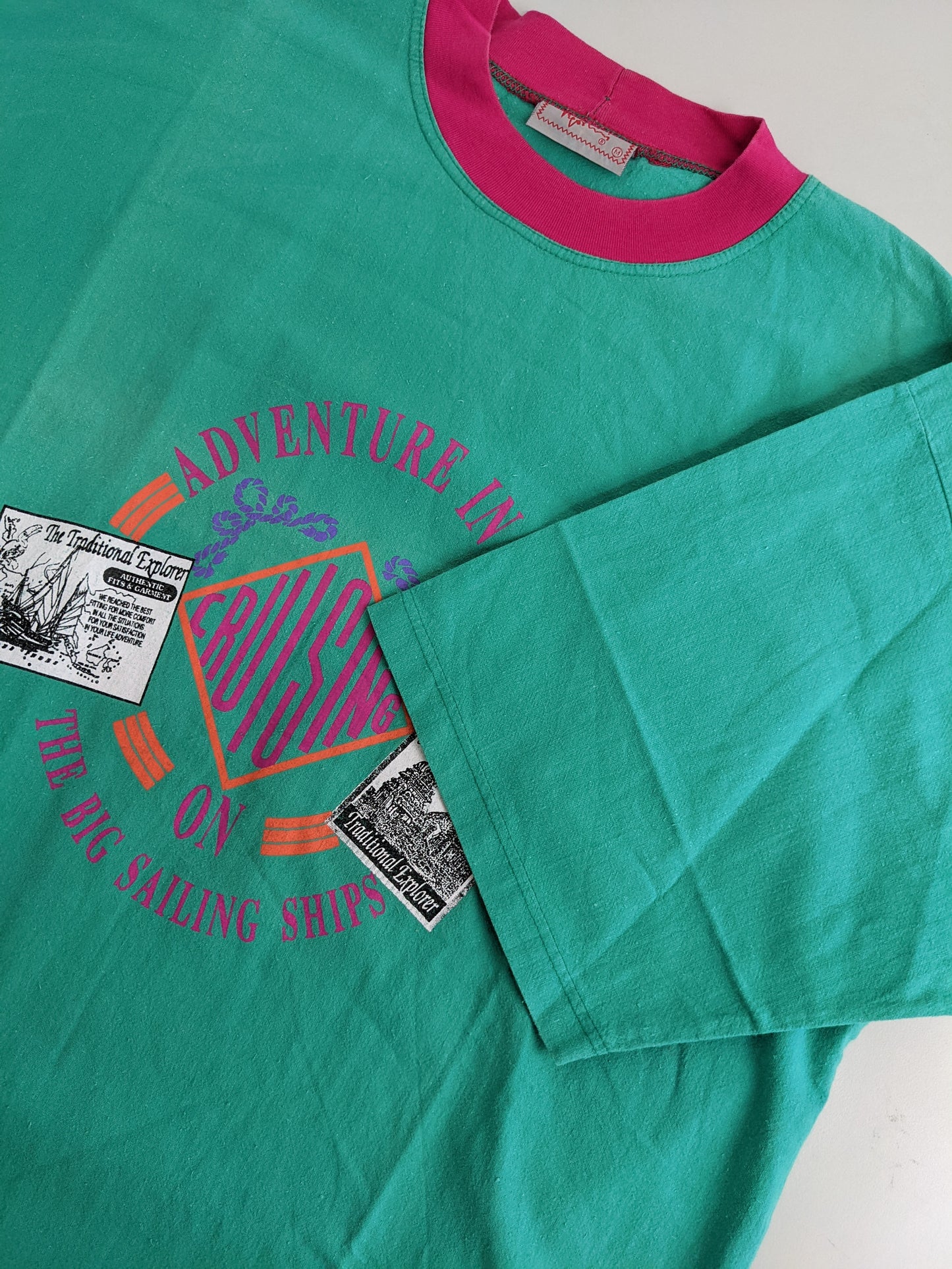 90s Italian Brand T-Shirt Green Pink L/XL