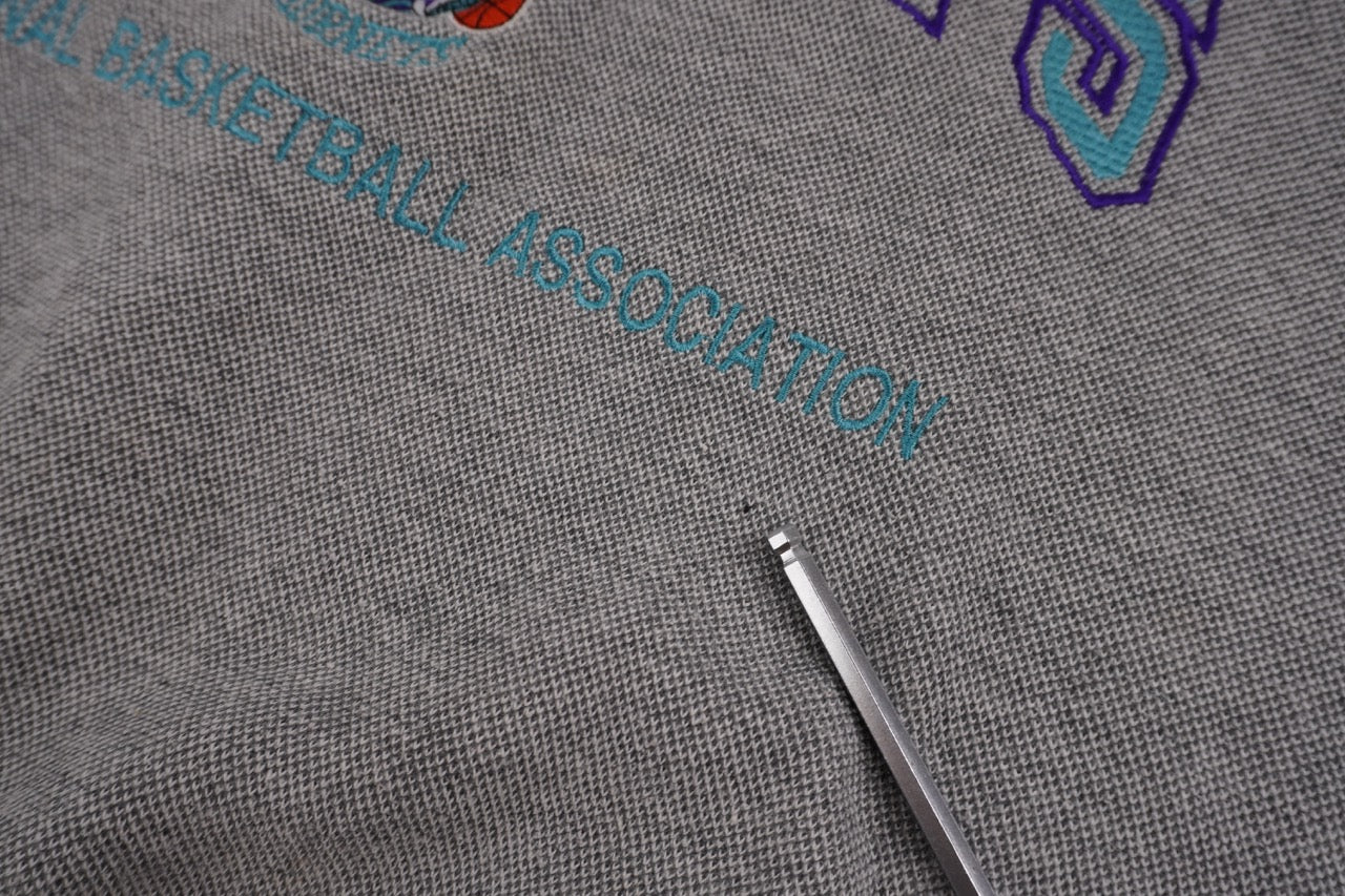 90s Logo Athletic Charlotte Hornets NBA Sweatshirt Grey Blue M
